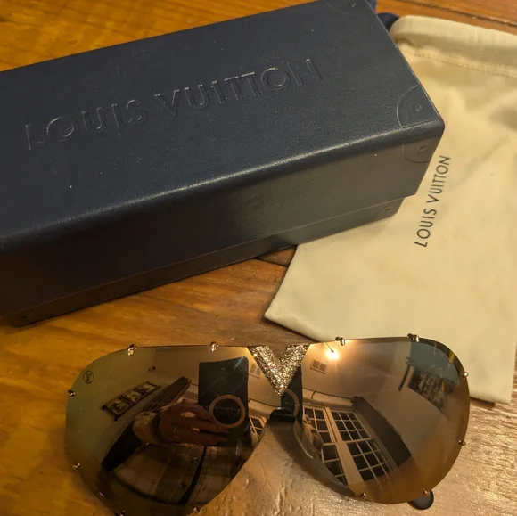Louis Vuitton Gold Aviator Sunglasses - Picture 8 of 9